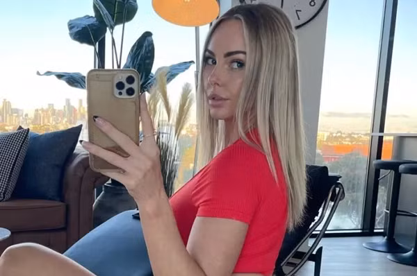 Vo thoai mai de chong than mat cung 16 phu nu khac gay choang