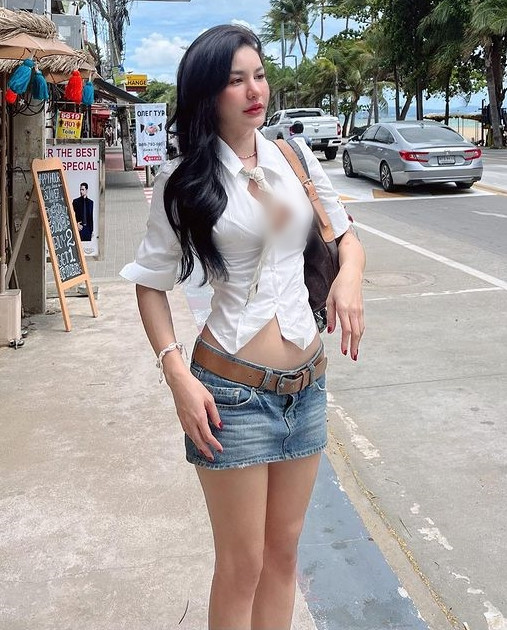 Theo tìm hiểu, ngoài việc làm người mẫu, Gamm Pinpinat còn là nhà sáng lập một thương hiệu thời trang chuyên về đồ jeans.