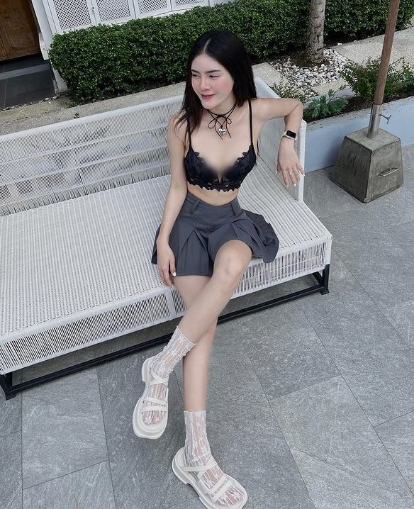 Mới đây, loạt ảnh hot girl Thái Lan diện đồ ren lưới dạo phố, khoe dáng nuột nà gây chú ý lớn.