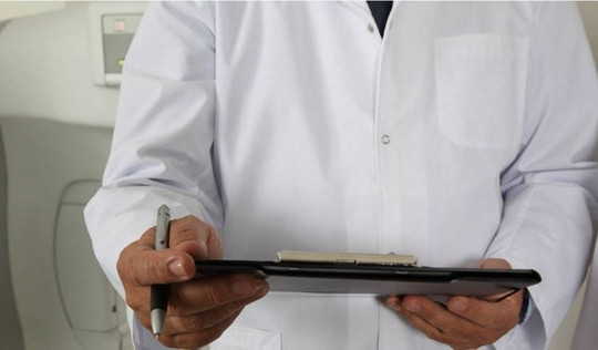 Kham suc khoe, chang trai hot hoang vi...