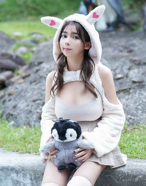 Hot girl Thư Thư, ở Đài Loan (Trung Quốc), vừa tròn 18 tuổi vào tháng 7 năm nay, sở hữu nét đẹp thanh tú. (Nguồn ảnh: IG)