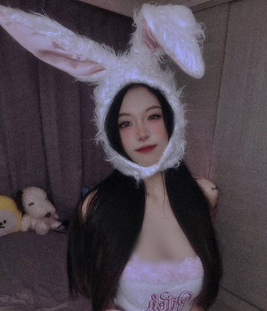 Cô nàng Nami cao 1m67, nặng 46 kg, nhìn qua rất mảnh mai, duyên dáng nhưng có tỷ lệ cơ thể đáng kinh ngạc.