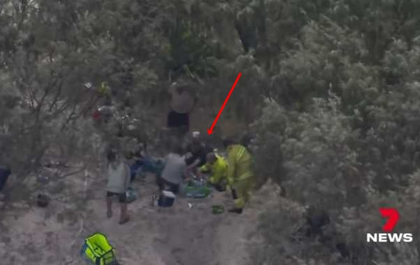 Roi vao ho quay heo, chang trai bi chon song chet tuc tuoi