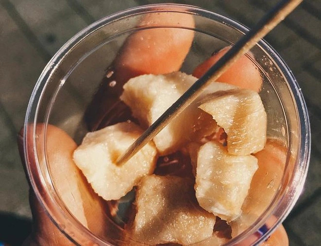 Có người còn nói rằng món ăn này nặng mùi và khó chịu gấp 100 lần phô mai xanh, khiến họ muốn nôn ngay khi ngửi thấy mùi.