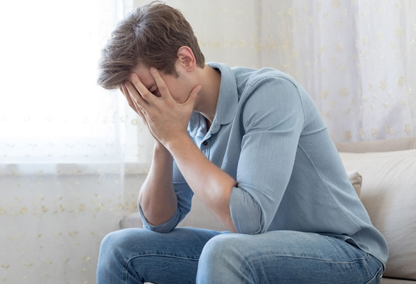 Ban gai mang thai, chang trai phat hien bi “cam sung” nho dieu nay