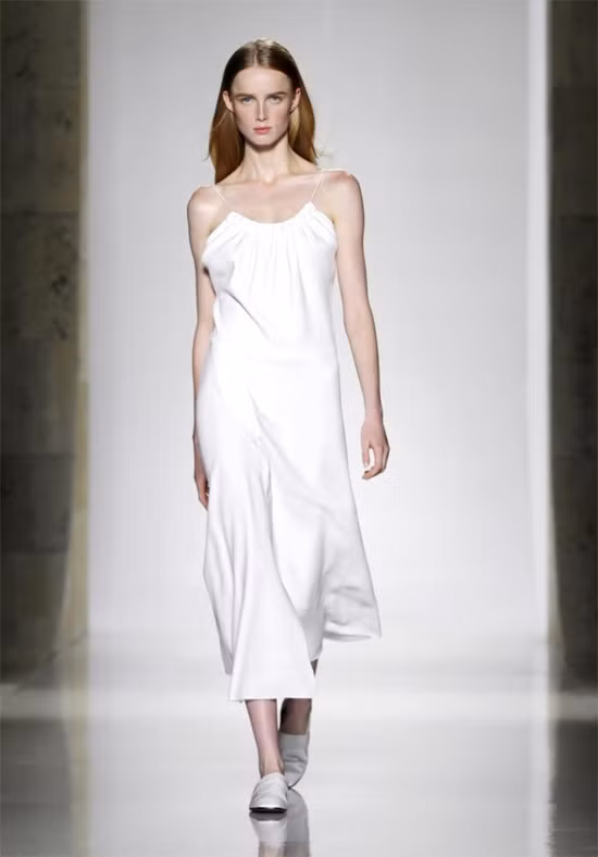 Victoria Beckham bi phan doi vi thue nguoi mau sieu gay-Hinh-3