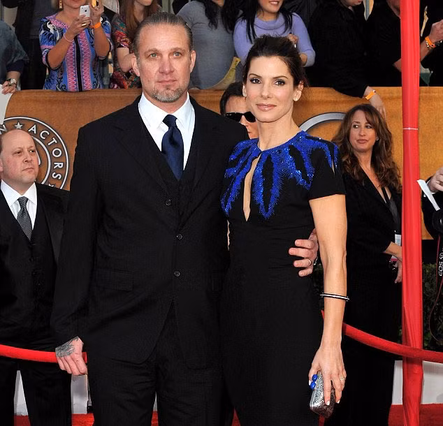 Kể từ sau khi ly hôn với ngôi sao truyền hình thực tế Jesse James (ảnh) năm 2010 vì bị anh này cắm sừng, Sandra Bullock như con chim sợ cành cây cong, cô chưa hẹn hò với ai thêm nữa.