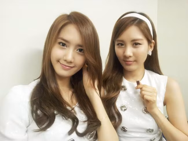 Yoona và Seohyun là hai gương mặt xinh xắn và nổi trội trong nhóm nhạc SNSD.