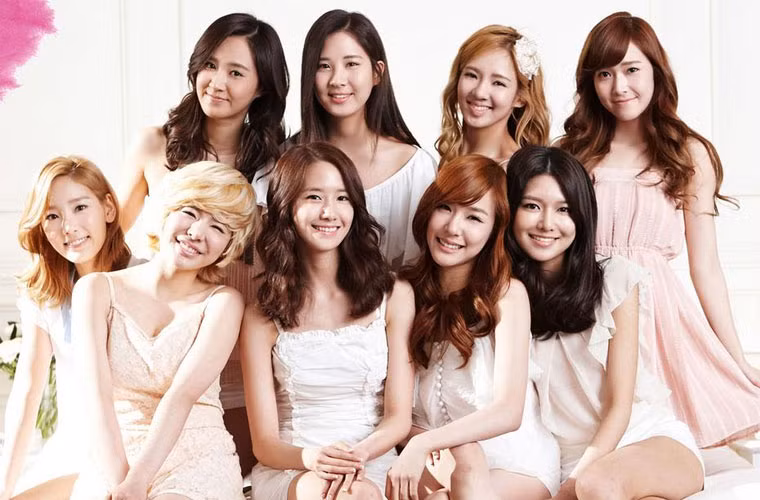 Girls' Generation (SNSD) là một nhóm nhạc nữ nổi tiếng Hàn Quốc được thành lập năm 2007 với 9 thành viên: Taeyeon, Jessica, Sunny, Tiffany, Hyoyeon, Yuri, Sooyoung, Yoona và Seohyun. SNSD nổi tiếng tại xứ kim chi tới nỗi họ được mệnh danh là "Nhóm nhạc nữ quốc dân".