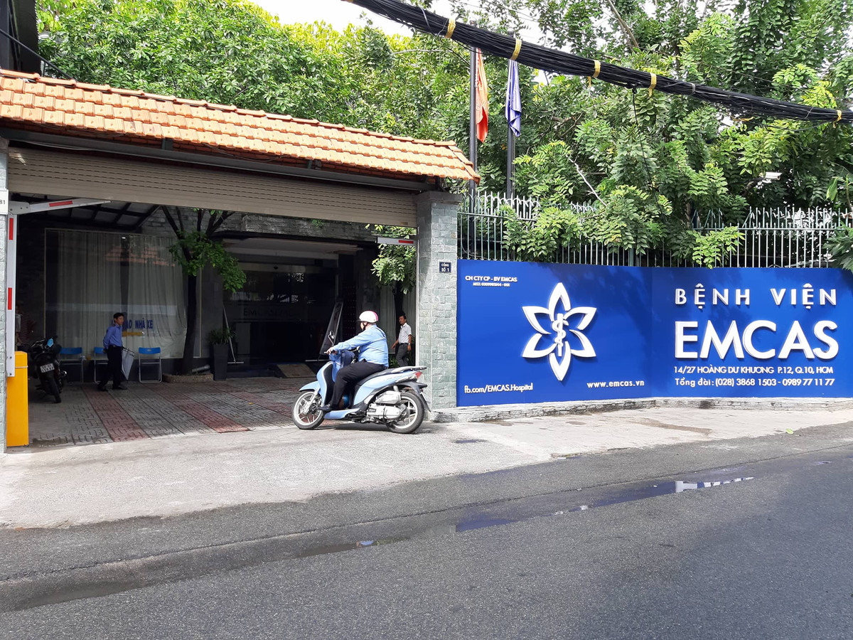 Bệnh viện Thẩm mỹ EMCAS vẫn hoạt động sau vụ khách hàng tử vong khi nâng ngực - Hình 2 Benh vien Tham my EMCAS van hoat dong sau vu khach hang tu vong khi nang nguc-Hinh-2