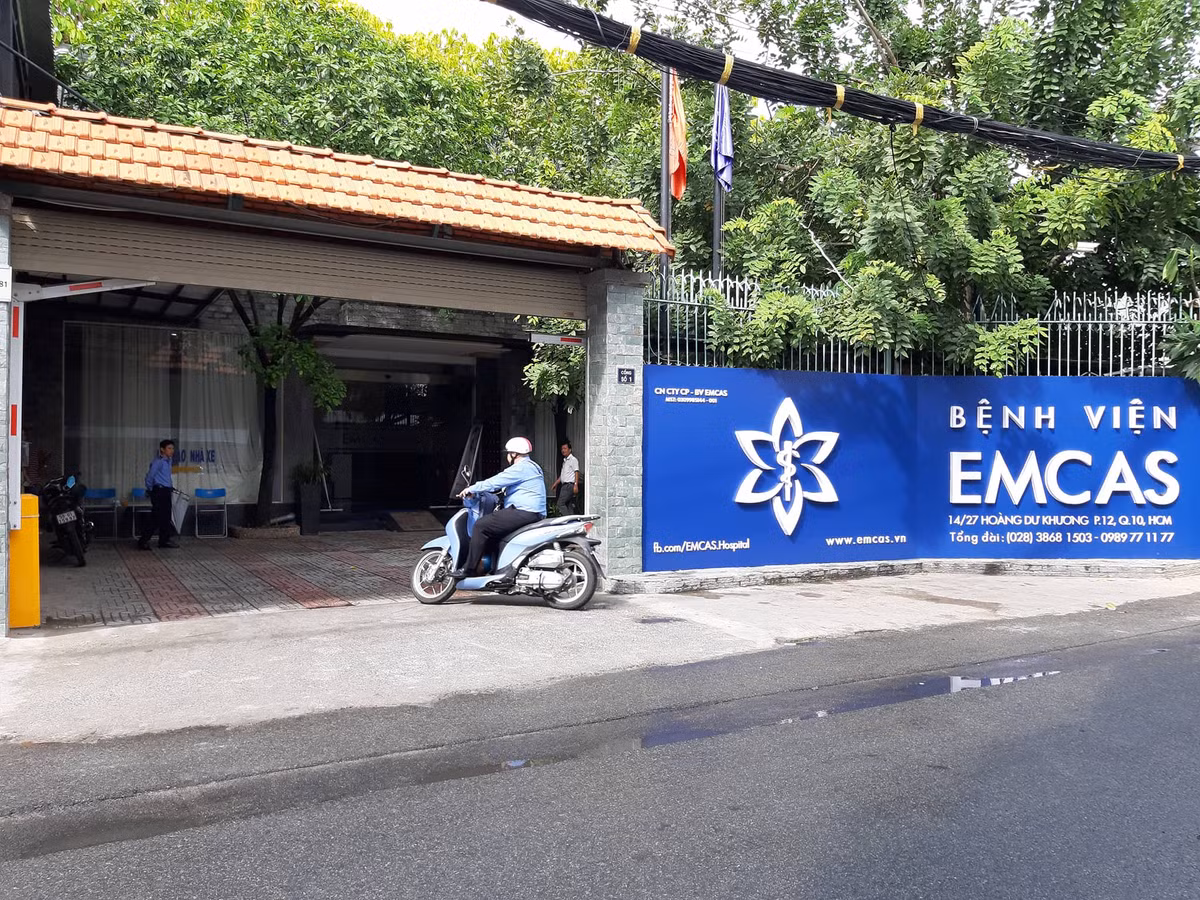 Benh vien Tham my EMCAS van hoat dong sau vu khach hang tu vong khi nang nguc-Hinh-2