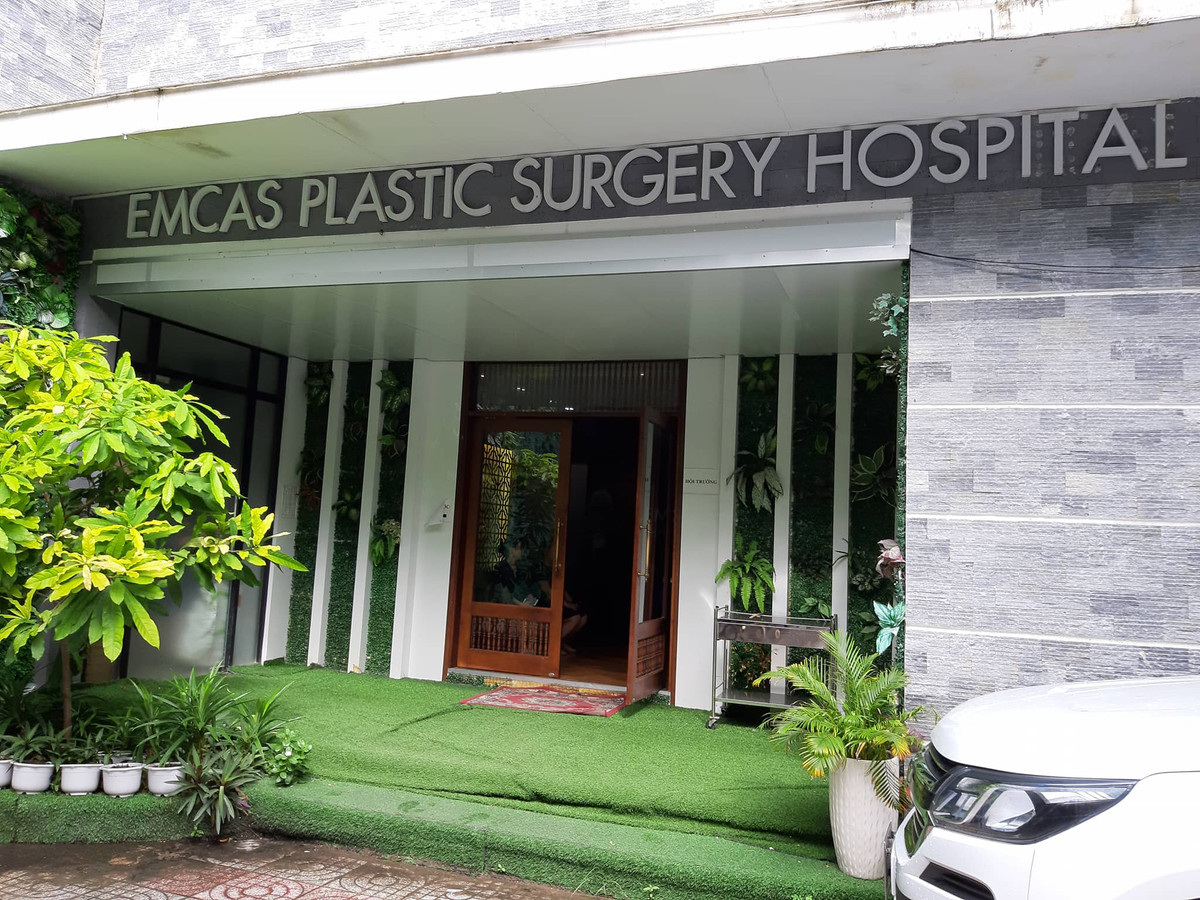 Bệnh viện Thẩm mỹ EMCAS vẫn hoạt động sau vụ khách hàng tử vong khi nâng ngực - Hình 4 Benh vien Tham my EMCAS van hoat dong sau vu khach hang tu vong khi nang nguc-Hinh-4
