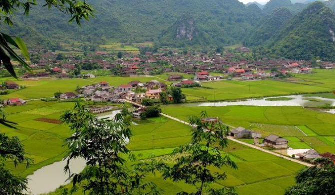 Xác định đây là vụ án giết người đặc biệt nghiêm trọng, Công an tỉnh Lạng Sơn đã quyết định thành lập ban chuyên án để nhanh chóng điều tra, truy bắt hung thủ. Gia đình nạn nhân có hoàn cảnh hết sức éo le. Bố mới mất được vài tháng, do kinh tế khó khăn, mẹ và chị gái phải tha hương qua Trung Quốc để làm ăn. Một mình Ba ở nhà, thỉnh thoảng có người thân chạy qua, chạy lại. Bước đầu, cơ quan điều tra nhận định, thời điểm cháu Ba bị giết hại cách lúc phát hiện khoảng hơn 24 giờ. Do vụ án không có nhân chứng, cộng thêm những dấu vết để lại hiện trường tương đối mơ hồ, khiến quá trình phá án gặp rất nhiều khó khăn.(Ảnh minh họa, nguồn ảnh Internet)