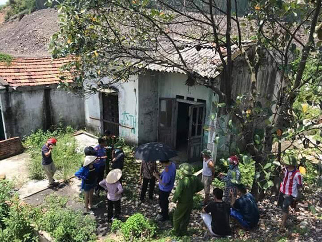 Tiếp nhận tin báo, Công an huyện Bắc Sơn phối hợp cùng nhiều phòng, ban nghiệp vụ thuộc Công an tỉnh Lạng Sơn khẩn trương tiếp cận hiện trường. Kết quả khám nghiệm tử thi cho thấy, nạn nhân có dấu hiệu bị xâm hại tình dục, sau đó bị giết hại. Trên thi thể cháu Ba xuất hiện một số thương tích ở đầu, cổ có vết cứa.(Ảnh minh họa, nguồn ảnh Dân Việt)