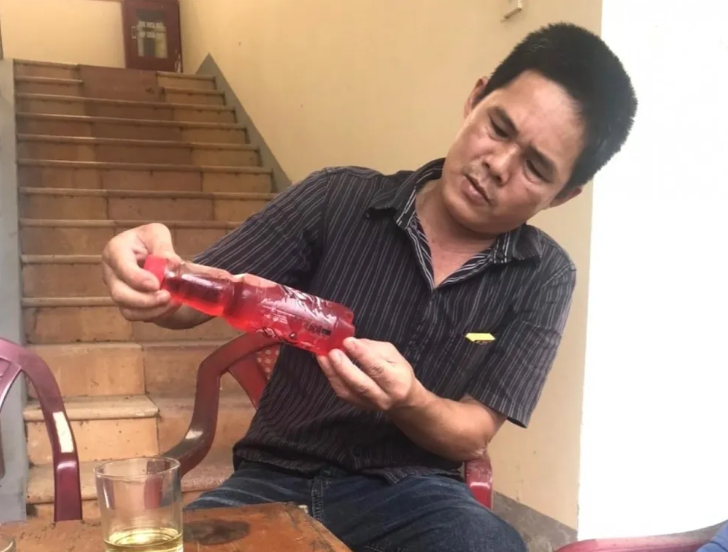  Bắt giữ đối tượng sau 24 năm trốn truy nã tại Quảng Trị: Công an tỉnh Quảng Trị vừa bắt giữ đối tượng Lê Nguyên Song (còn gọi là Tý, SN 1977), khu phố 4, phường Đông Lễ, thành phố Đông Hà. Đây là đối tượng bị Công an huyện Long Thành, tỉnh Đồng Nai khởi tố về hành vi dùng vũ lực chiếm đoạt tài sản của công dân và Công an tỉnh Đồng Nai ra Quyết định truy nã số 101, ngày 15/4/1998 về hành vi Cướp tài sản công dân. 