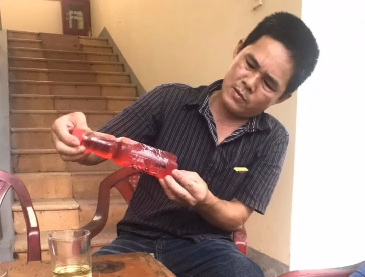  Bắt giữ đối tượng sau 24 năm trốn truy nã tại Quảng Trị: Công an tỉnh Quảng Trị vừa bắt giữ đối tượng Lê Nguyên Song (còn gọi là Tý, SN 1977), khu phố 4, phường Đông Lễ, thành phố Đông Hà. Đây là đối tượng bị Công an huyện Long Thành, tỉnh Đồng Nai khởi tố về hành vi dùng vũ lực chiếm đoạt tài sản của công dân và Công an tỉnh Đồng Nai ra Quyết định truy nã số 101, ngày 15/4/1998 về hành vi Cướp tài sản công dân. 