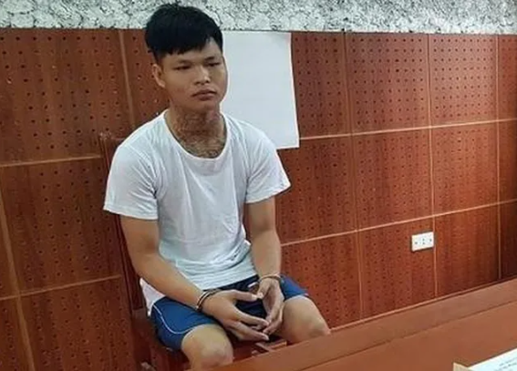  Gã trai quen cô gái qua mạng rồi bán vào quán karaoke: Thông qua mạng xã hội đã làm quen với N.Y.N (trú Lạng Sơn). Khi biết N. có nhu cầu tìm việc làm thì Nông Đức Manh (SN 2005, trú huyện Chi Lăng, tỉnh Lạng Sơn) “nổ” với cô gái bản thân có nhiều mối quan hệ nên có thể tìm được việc tốt cho N. Nhưng sau đó, Manh rủ N. xuống khu vực xã Bích Động, huyện Việt Yên, tỉnh Bắc Giang rồi giao cho một người thanh niên tên là Thành (không rõ thông tin) ở khu vực quận Hà Đông, Hà Nội nhận 8 triệu đồng rồi bỏ trốn. Ngày 2/10, Công an TP Lạng Sơn đã khởi tố, bắt tạm giam Manh. 