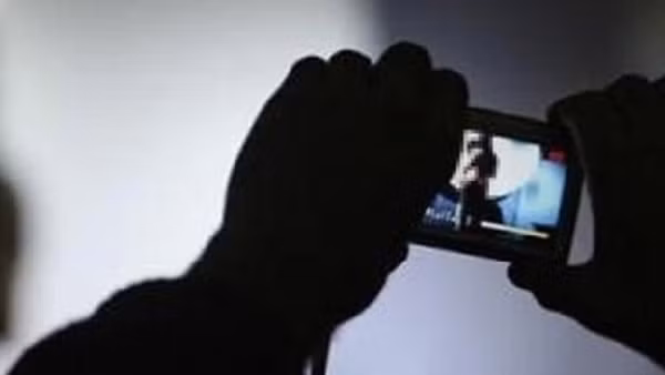 Co gai dung clip “nong” tong tien nguoi yeu cu o Ha Tinh