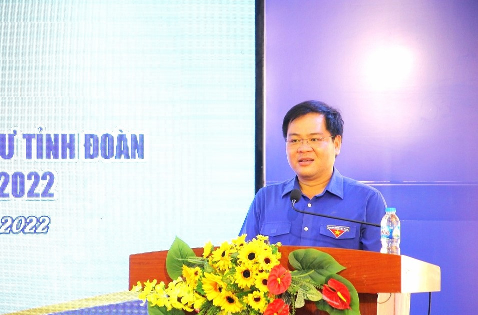 Quá trình công tác của Bí thư Tỉnh Đoàn An Giang: Từ tháng 5/2011 - 11/2014, anh là Chuyên viên phòng hợp tác Quốc tế và quản lý Khoa học Đại học An Giang; Phó Bí thư đoàn trường; đào tạo Thạc sĩ tại Đại học Hertfordshire, Vương quốc Anh.