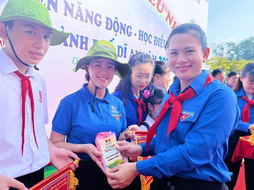 Từ tháng 9/2015 - 9/2017, chị là Ủy viên ban thường vụ Tỉnh Đoàn, Trưởng ban tuyên giáo tỉnh Đoàn.