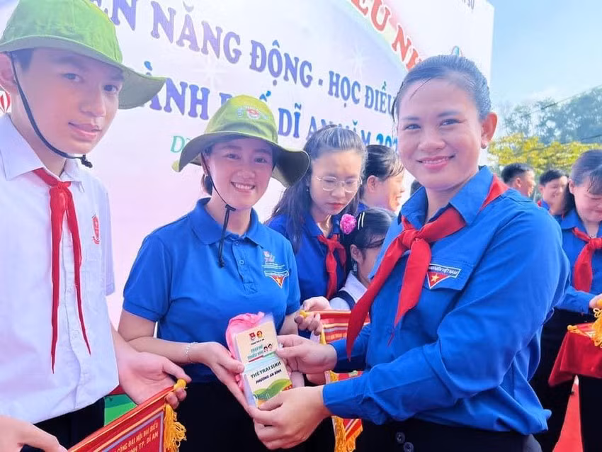 Từ tháng 9/2015 - 9/2017, chị là Ủy viên ban thường vụ Tỉnh Đoàn, Trưởng ban tuyên giáo tỉnh Đoàn.