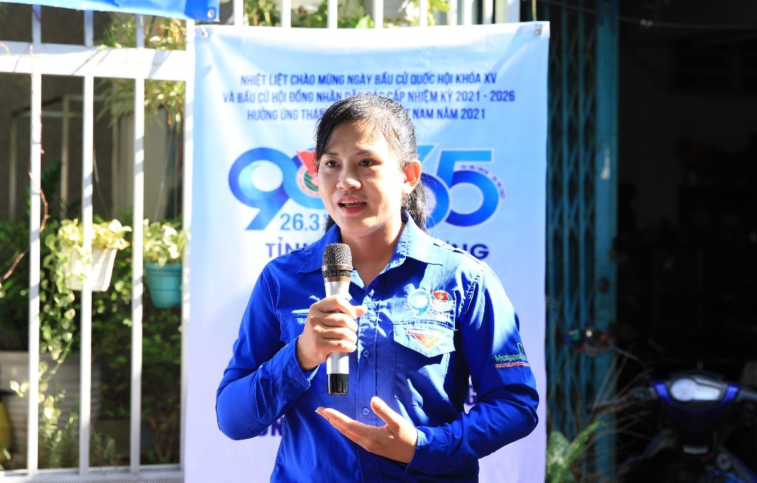 Từ tháng 9/2017 - 9/2018, chị là Phó Bí thư Tỉnh Đoàn khóa X, nhiệm kỳ 2017-2022; Chủ tịch hội sinh viên Việt Nam tỉnh Bình Dương.