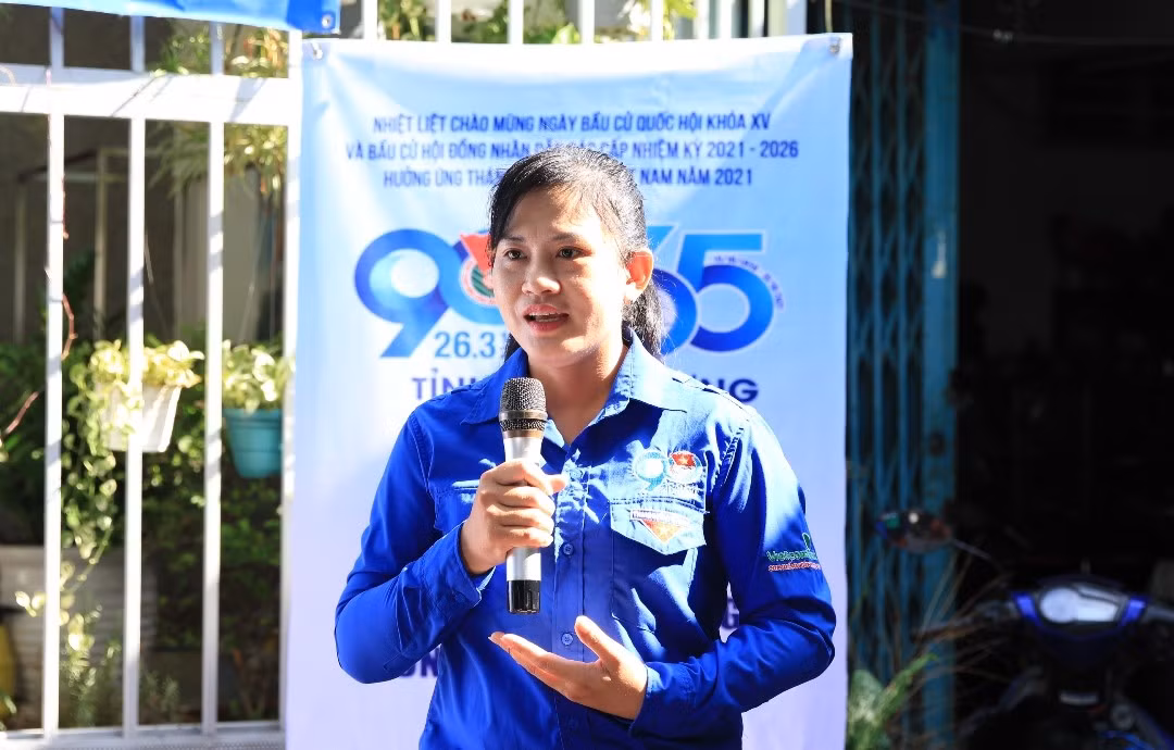 Từ tháng 9/2017 - 9/2018, chị là Phó Bí thư Tỉnh Đoàn khóa X, nhiệm kỳ 2017-2022; Chủ tịch hội sinh viên Việt Nam tỉnh Bình Dương.