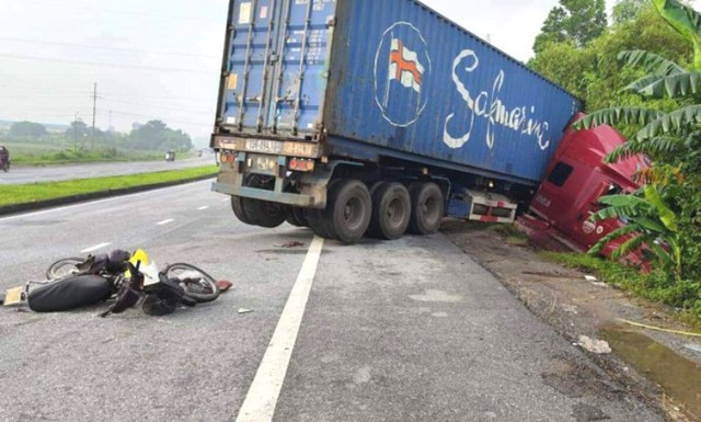  Va chạm với container, một nhà sư tử vong: Sáng 4/10, xe container BKS 15R-89418 khi lưu thông đến khu vực nút giao ngã tư vành đai S1 với đường tỉnh 220A (thuộc xã Minh Khai, huyện Vũ Thư, tỉnh Thái Bình) xảy ra va chạm với xe máy BKS 17 K2-7884 do bà N.T.D.T. (SN 1976, trú xã Phúc Trung) di chuyển cùng chiều. Hậu quả khiến bà T. tử vong. Được biết, nạn nhân là người tu hành, có pháp danh là T.Đ.H, trụ trì chùa Phúc Trung, thuộc xã Phúc Thành. 