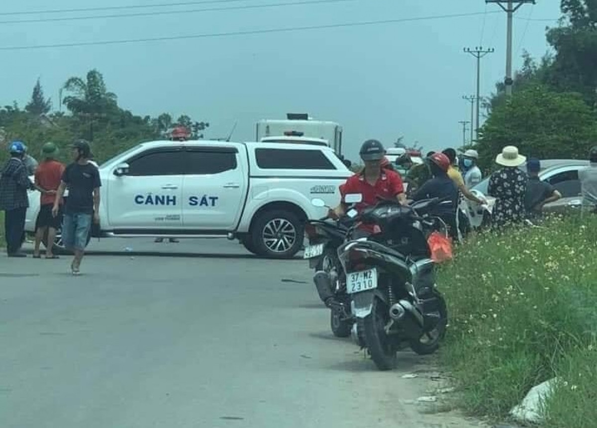 Nạn nhân là anh Trần Văn H. (SN 1976, ở Hiệp Hòa, Bắc Giang), công tác tại một công ty chuyên đúc thép tại Từ Sơn. Gia đình ở Hiệp Hòa, nên anh H. ở trọ tại Từ Sơn cùng với 7 người khác, trong đó có con trai mình. Hôm trước, tổ của anh H. làm việc từ 22h đến 4h30 hôm sau, nên thời điểm phát hiện ra vụ việc cũng khớp với thời gian anh H. từ nơi làm về qua chợ Tháp mua đồ ăn rồi về nhà trọ... (Ảnh minh hoạ, nguồn ảnh VOV)