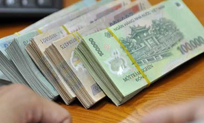 Đêm hôm đó, mỗi khi nghe máy, người đàn ông bí ẩn chỉ nhắc lại câu nói lúc đầu. Cuối cùng, người này mới nhắn tin yêu cầu con trai chị Ninh chuẩn bị sẵn hai trăm triệu đồng tiền chuộc và tuyệt đối không được báo cảnh sát. Vì gia cảnh nghèo khó, không thể chạy vạy số tiền lớn như vậy nên gia đình người phụ nữ mất tích quyết định báo Công an. (Ảnh minh họa, nguồn ảnh: VTC News) 