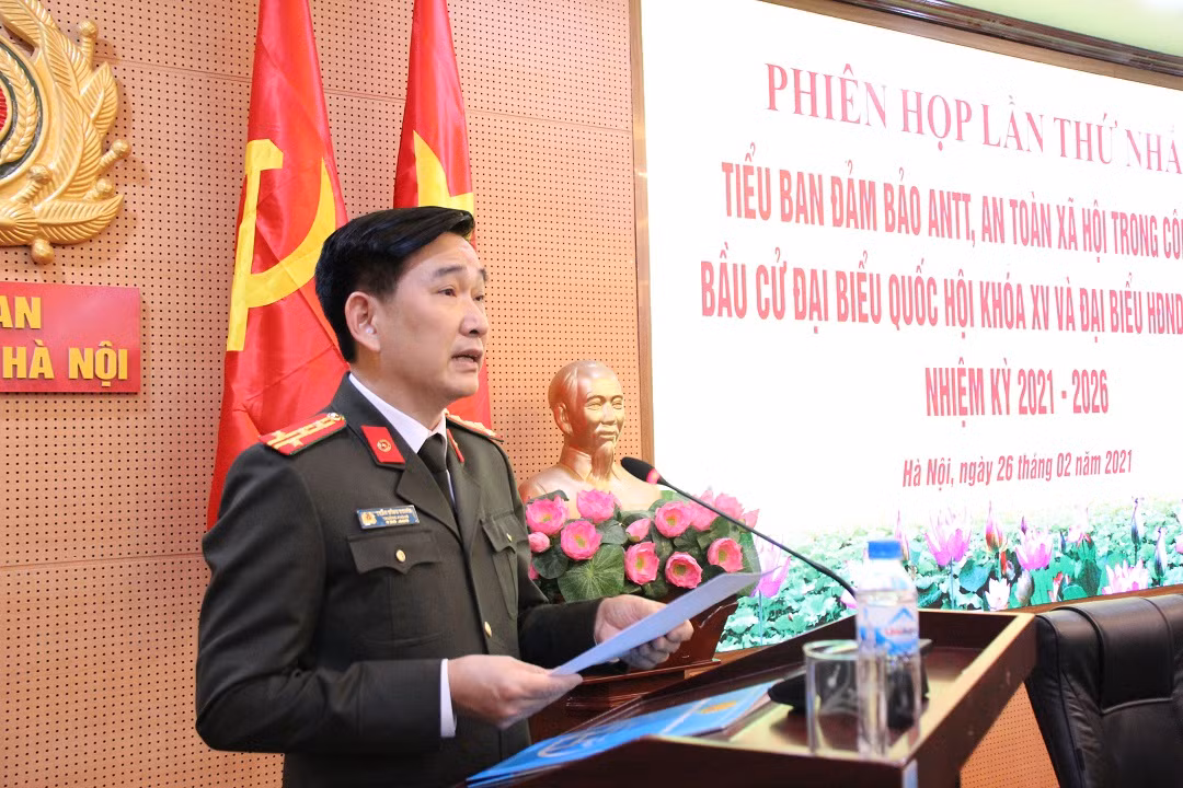 Đại tá Trần Đình Nghĩa từng là Trưởng Công an phường Yên Phụ (quận Tây Hồ), sau đó là Phó trưởng Phòng Tham mưu, Trưởng công an huyện Mê Linh. Ông giữ chức Trưởng Phòng Tham mưu Công an Hà Nội từ cuối năm 2020. 