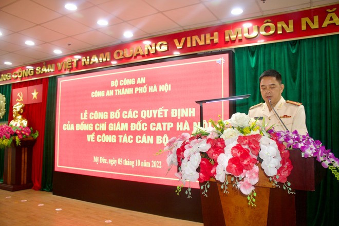 Trước đó vào sáng 5/10, tại Công an Mỹ Đức đã tổ chức lễ công bố quyết định điều động và bổ nhiệm thượng tá Giáp Thành Trung - Phó trưởng phòng Cảnh sát Kinh tế Hà Nội giữ chức vụ Trưởng Công an huyện Mỹ Đức. 