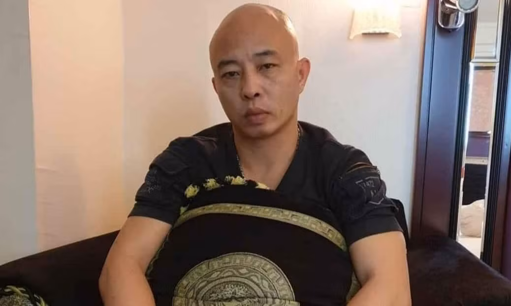 Cuối năm 2017, anh Bùi Văn Minh (42 tuổi, ở TP Thái Bình, tỉnh Thái Bình) rủ bạn mở dịch vụ tang lễ hoả táng. Tuy nhiên, do đã ký hợp đồng độc quyền dịch vụ hoả táng với Công ty Thành Phát nên Đài Thanh Bình không nhận ca hoả táng của các đơn vị khác. Người này sau đó nhờ Nguyễn Xuân Đường (Đường "Nhuệ") tới văn phòng Công ty Thành Phát để nói chuyện. Sau đó, Đường và anh Minh được giới thiệu sang Nam Định gặp ông Giao để hỏi ý kiến.