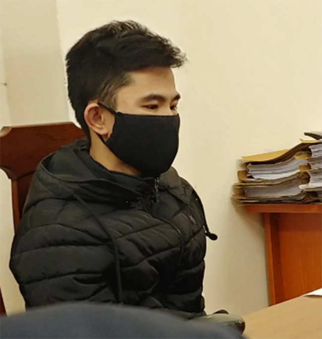 Cháu Ánh cầm chai C2 uống được khoảng 3 ngụm thì nôn ra nước màu xanh trắng. Thấy vậy, Huyên bế cháu Ánh ra ngoài sân. Cùng lúc này, chị Luyến tắm xong thấy con nôn nên chạy ra ngoài sân hỏi Huyên “Ánh bị làm sao thế” thì Huyên nói “Ánh bị ngộ độc hay sao ấy”. Tối cùng ngày, cháu bé không ăn cơm, người lả đi, Huyên cùng chị Luyến đưa con đến Bệnh viện nhi Trung ương điều trị, xuất viện ngày 15/10/2021. 