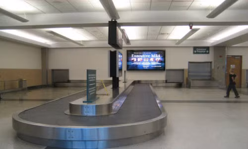 Trong trường hợp hành lý bị thất lạc, bạn nên báo với hãng hàng không để kiểm tra. Rất có thể hành lý của du khách bị chuyển nhầm lên chuyến bay khác.