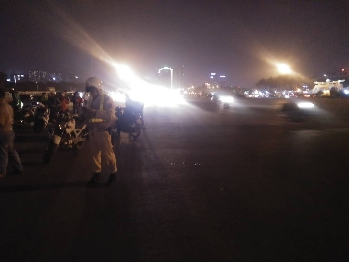 Chạy được khoảng 5m, thì tài xế gục xuống.