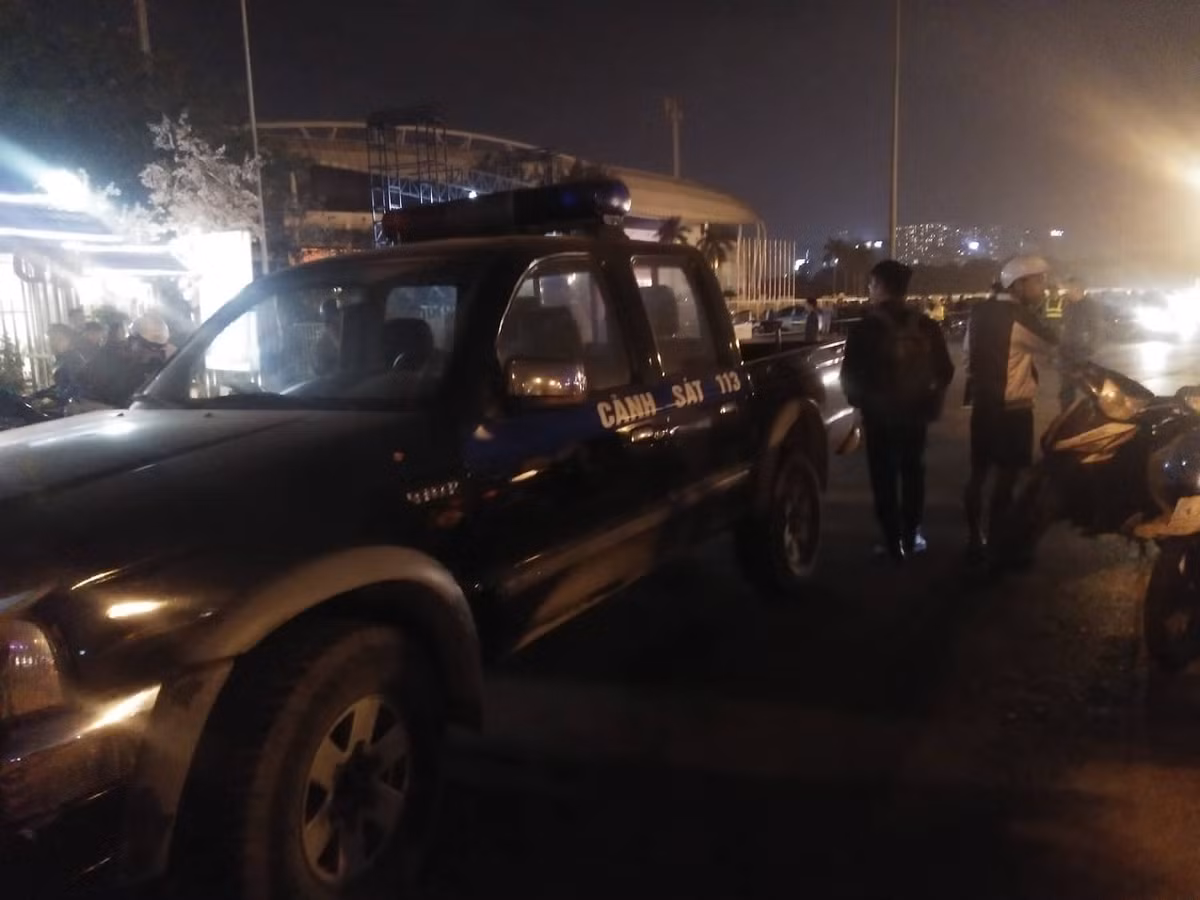 Một nhân chứng cho biết, khi họ phát hiện sự việc đã thấy tài xế nằm co giật dưới đất rồi tử vong.