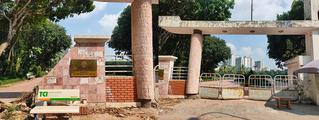 Công viên được khởi công xây dựng từ tháng 11/1999 và hoàn thành vào tháng 2/2000 trên diện tích 6.000m2. Đây là công trình kỷ niệm 55 năm Cách mạng Tháng 8 - Quốc khánh 2/9 và chào mừng 990 năm Thăng Long - Hà Nội. 