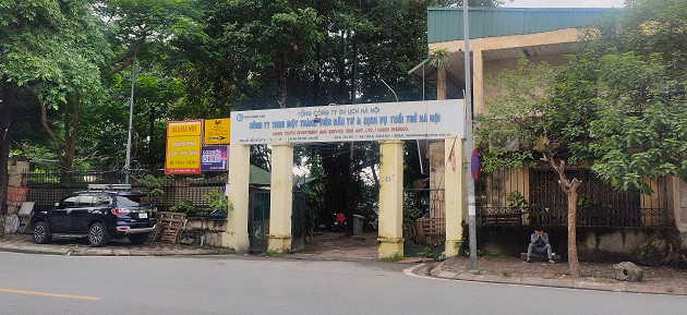 Cong vien Tuoi tre Thu do bi “bien tuong” thanh nha hang, quan bia...-Hinh-3