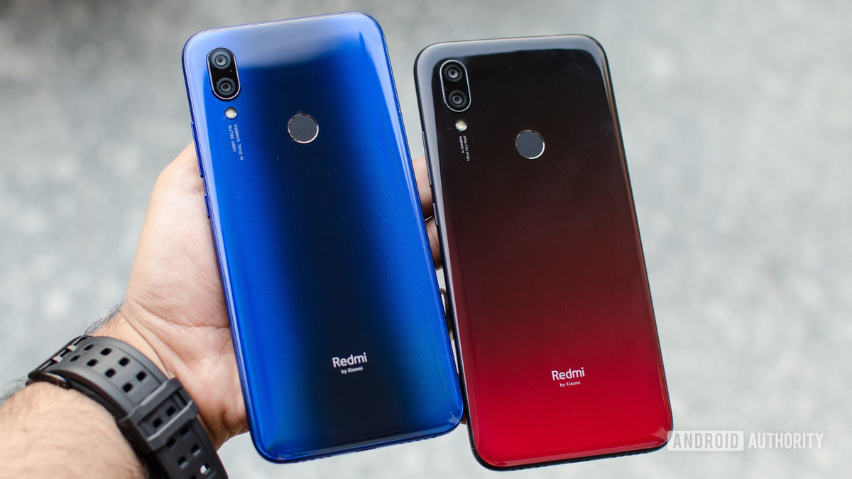 Mặc dù độ phân giải màn hình của Redmi 7 chỉ ở mức HD+ nhưng chất lượng hiển thị thực sự là tuyệt vời, độ sáng cao, màu sắc trong trẻo. Về hiệu năng, con chip Snapdragon 632 cho trải nghiệm mượt mà, phục vụ tốt các nhu cầu tác vụ thông thường và chơi game đồ họa tầm trung. Redmi 7 cũng khá nổi bật với viên pin dung lượng 4,000 mAh, camera kép, cảm biến vân tay một chạm nhanh chóng.