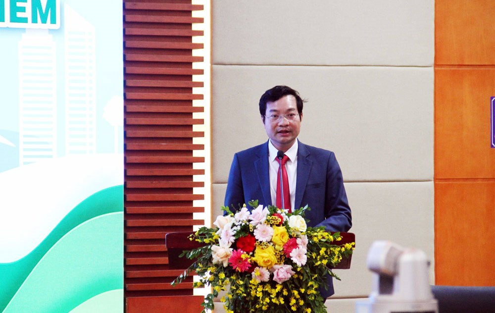 Tuy nhiên, lượng chất thải gyps được xử lý, tiêu thụ một phần, chủ yếu là lượng chất thải phát sinh hằng ngày, chưa xử lý được bãi thải tồn đọng (khoảng 3,5 triệu tấn). Việc xử lý đến nay còn gặp rất nhiều khó khăn, bao gồm cả việc chưa có những tiêu chuẩn, chỉ dẫn kỹ thuật để ứng dụng các sản phẩm làm vật liệu xây dựng và ứng dụng vào các công trình xây dựng. 