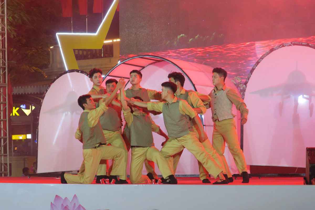 “Giai điệu tự hào” chào mừng Cách mạng tháng Tám và Quốc khánh 2/9 - Hình 3 “Giai dieu tu hao” chao mung Cach mang thang Tam va Quoc khanh 2/9-Hinh-3