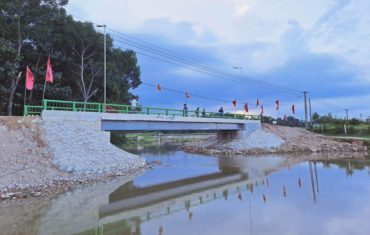 Nguoi dan vung lu xuc dong nhan cau moi-Hinh-2