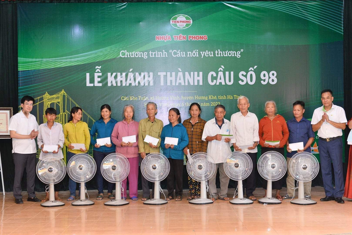 Nguoi dan vung lu xuc dong nhan cau moi-Hinh-8