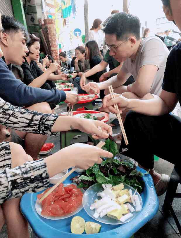 Đến Hà Nội, đừng quên thưởng thức món ăn đường phố - sứa đỏ cuốn Den Ha Noi, dung quen thuong thuc mon an duong pho - sua do cuon