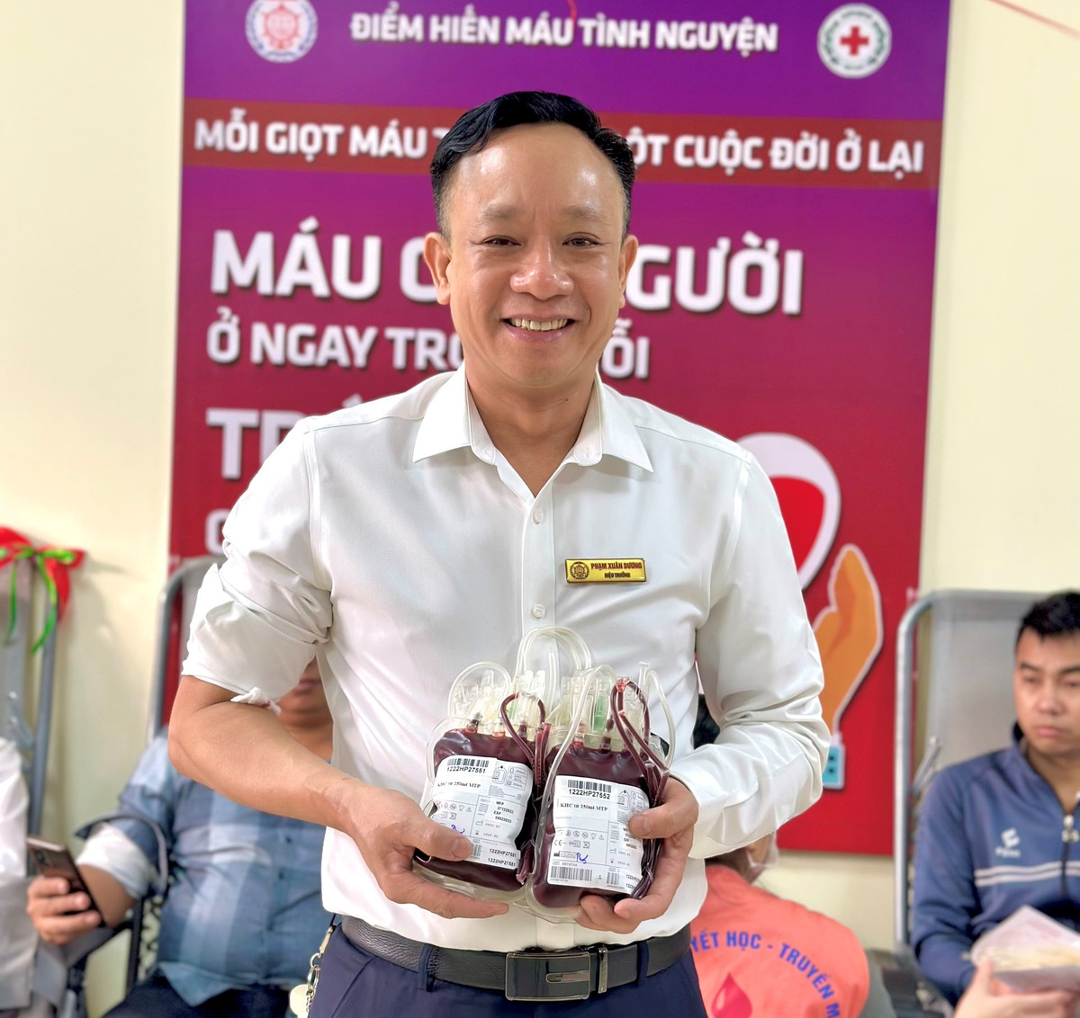 Để có được những thành công trong hoạt động hiến máu tình nguyện của trường Đại học Hàng hải Việt Nam, ngoài việc làm tốt công tác tuyên truyền vận động, thì ngay bản thân lãnh đạo nhà trường cũng luôn ý thức về việc làm gương đi đầu. Cũng chính vì vậy, suốt từ năm 2009 đến nay, PGS.TS Phạm Xuân Dương, hiệu trưởng trường Đại học Hàng hải Việt Nam đã tham gia 55 lần hiến máu nhân đạo, góp phần không nhỏ trong công tác cứu người. 