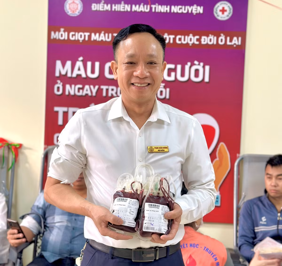 Để có được những thành công trong hoạt động hiến máu tình nguyện của trường Đại học Hàng hải Việt Nam, ngoài việc làm tốt công tác tuyên truyền vận động, thì ngay bản thân lãnh đạo nhà trường cũng luôn ý thức về việc làm gương đi đầu. Cũng chính vì vậy, suốt từ năm 2009 đến nay, PGS.TS Phạm Xuân Dương, hiệu trưởng trường Đại học Hàng hải Việt Nam đã tham gia 55 lần hiến máu nhân đạo, góp phần không nhỏ trong công tác cứu người. 