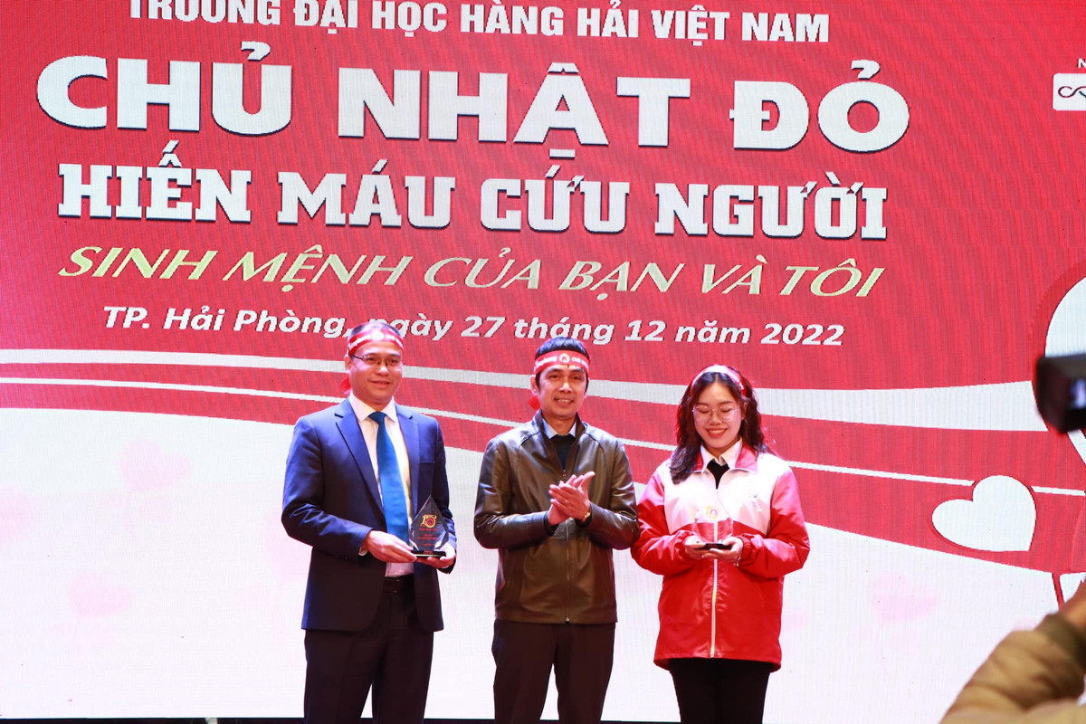 Bằng sự nỗ lực cố gắng và tâm huyết của những người lãnh đạo, trong nhiều năm qua, phong trào hiến máu tình nguyện của trường Đại học Hàng hải Việt Nam đã có sự phát triển vượt bậc. Trường nhiều năm liền là đơn vị lá cờ đầu trong phong trào vận động hiến máu tình nguyện của TP Hải Phòng, được Ban Chỉ đạo hiến máu thành phố, Trung tâm Huyết học truyền máu trung ương đánh giá cao. Trường nhận được nhiều bằng khen của UBND TP Hải Phòng, Bộ Y tế, Hội chữ thập đỏ Việt Nam... 