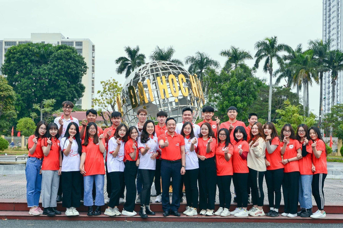 Với vai trò là thành viên ban cố vấn, định kì, thầy Phạm Xuân Dương sẽ có một buổi làm việc với các thành viên trong CLB để đưa ra kế hoạch, phương hướng hoạt động. Công tác tuyên truyền, vận động được các thành viên trong CLB tăng cường đẩy mạnh. Cũng chính vì lẽ đó, nhận thức về ý nghĩa của việc hiến máu và những e ngại về sức khỏe sau khi hiến máu của nhiều người đã được dần thay đổi. 