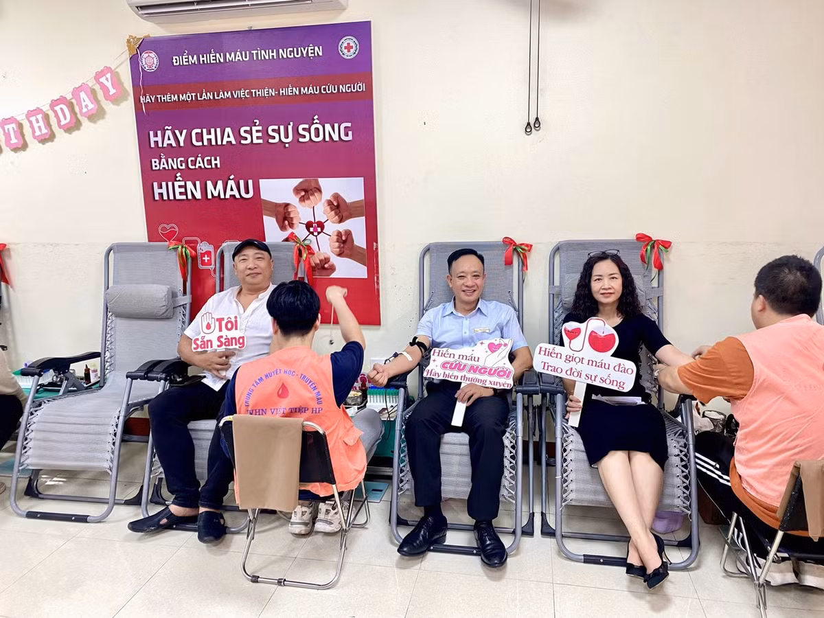 Nhận thấy lượng người hiến máu trong trường rất lớn nên thầy Dương đã đề xuất với Trung tâm Huyết học và truyền máu – Bệnh viện Hữu Nghị Việt – Tiệp đặt 1 phòng hiến máu cố định tại Trường. Năm 2018, phòng hiến máu cố định tại Trường Đại học Hàng hải Việt Nam được cơ quan chức năng cấp phép hoạt động, đây cũng là mô hình đầu tiên của Hải Phòng. 